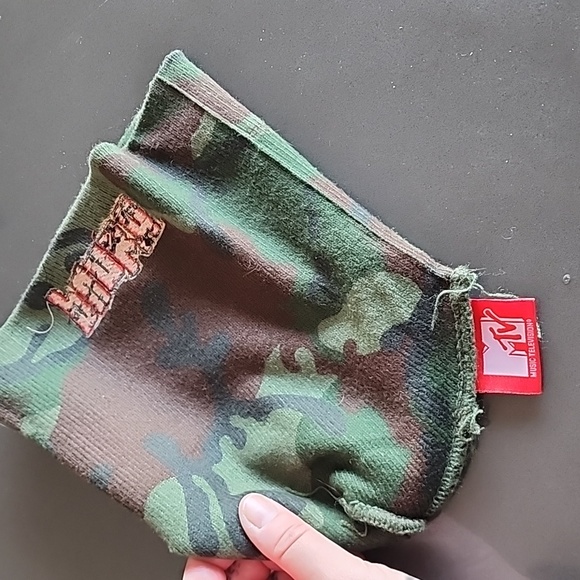 Unisex winter hat - army print from Ashton Kutchers show 'punk'd' - Picture 5 of 6